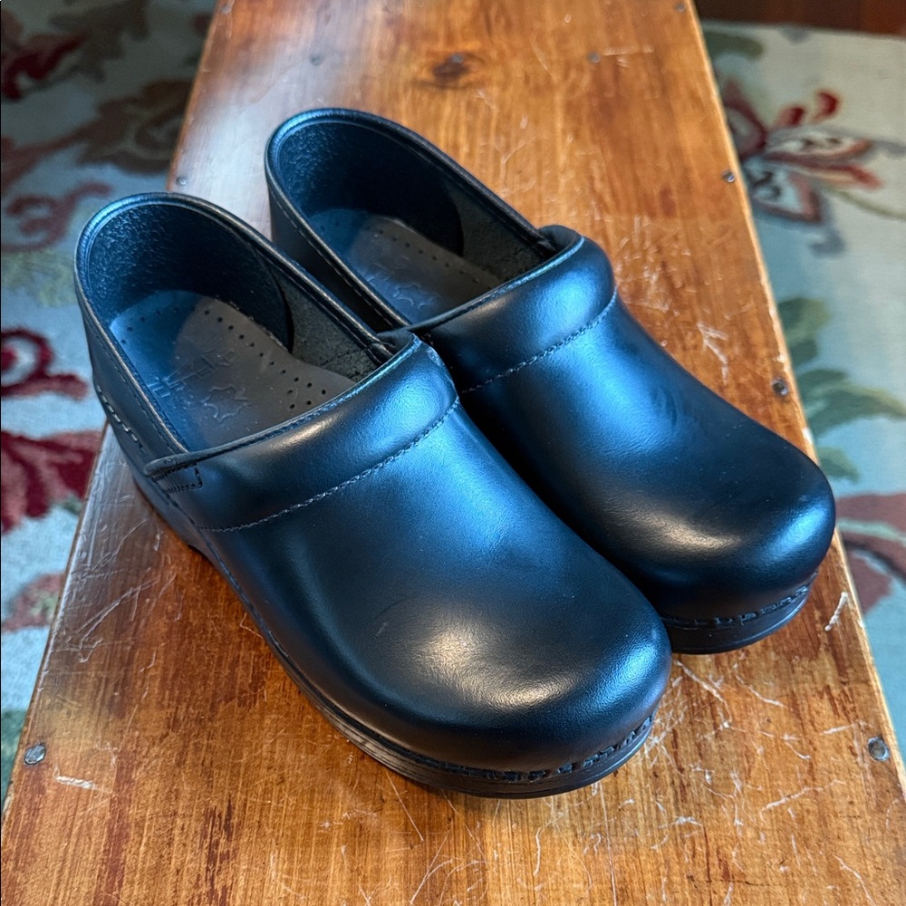 Classic Black Women’s Black Clogs